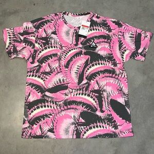 Men's Nike Kyrie Pink &‎ Black Flytrap Print T-Shirt DZ2691-068 Size Large NWT